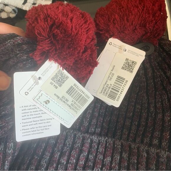 NWT New LULULEMON Textured Fleece Lined Knit Beanie Pom Pom Hat Gray Black Red main image 7